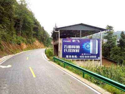 泸州墙体广告制作引领潮流，汽车刷墙广告帅气出圈